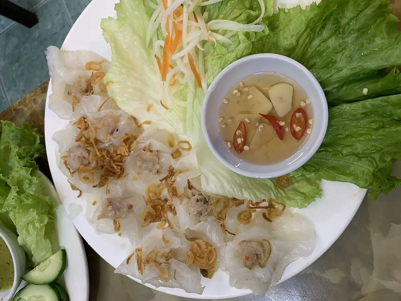 Ảnh minh họa: Đĩa bánh bao bánh vạc Hội An – Bông Hồng Trắng (White Rose)