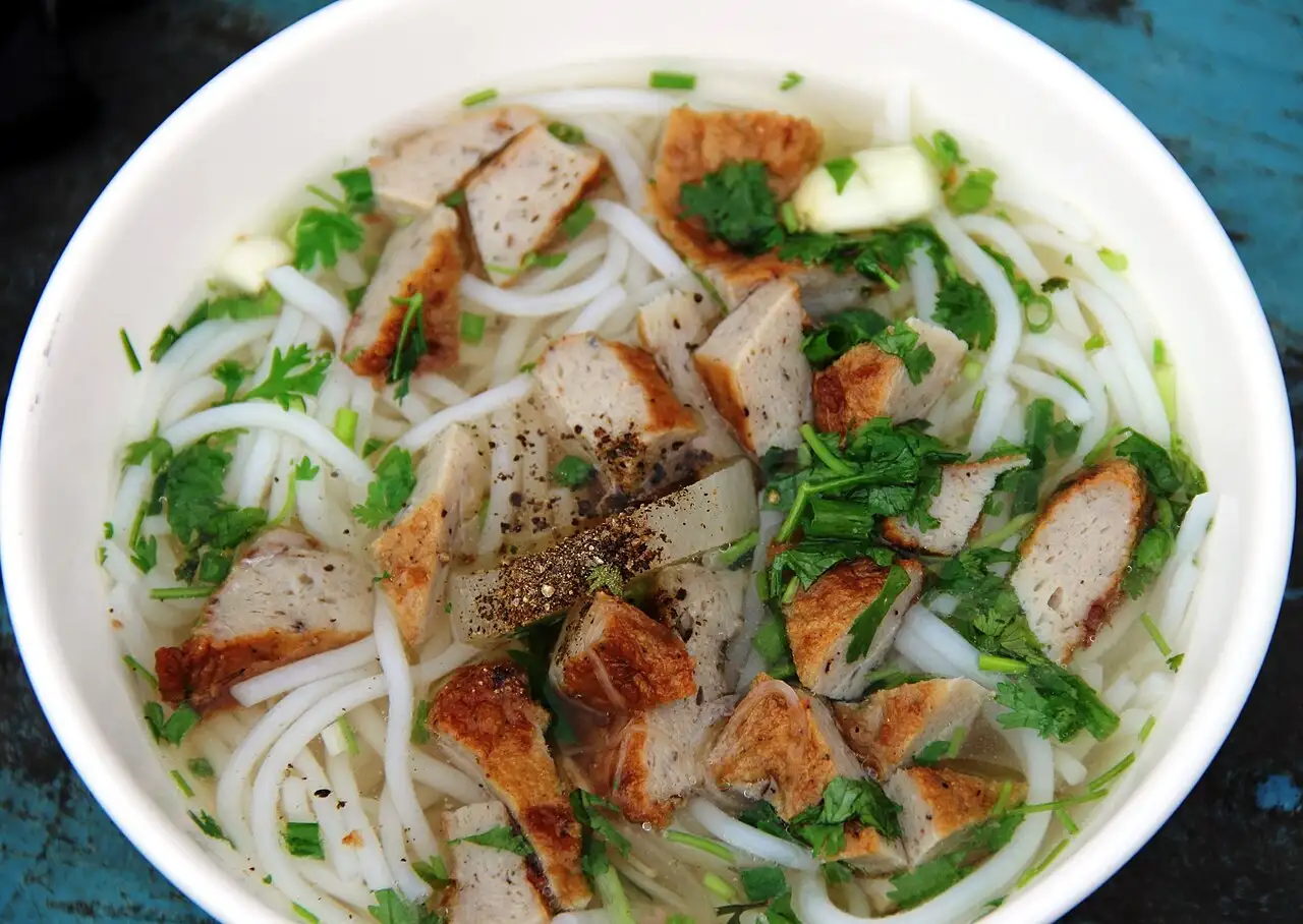 Ảnh minh họa: Tô bún chả cá nước trong – Bún cá Năm Beo